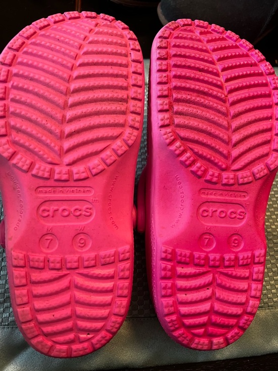 Pink Crocs Size 9 women’s - Picture 6 of 7